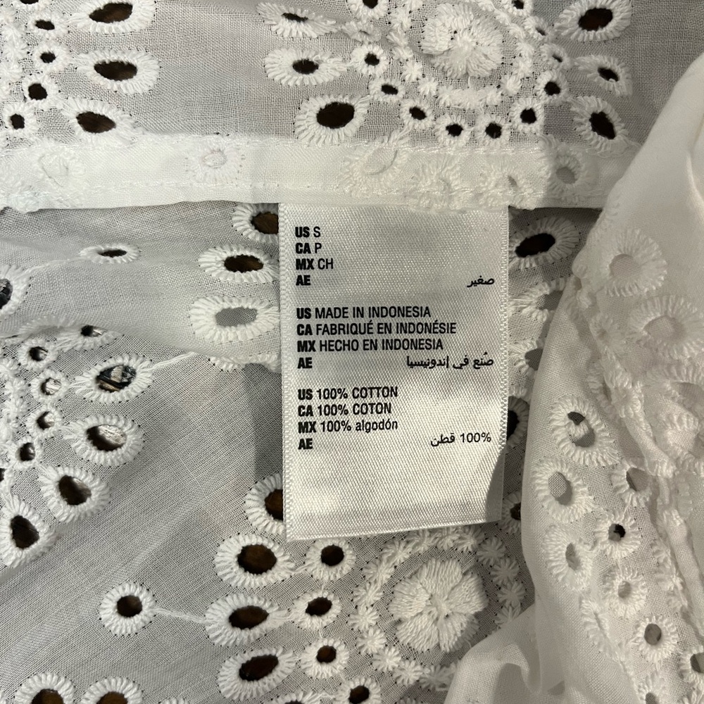 NWT ON 34th Bright White Eyelet Women's Casual Shirt Small - Picture 10 of 10